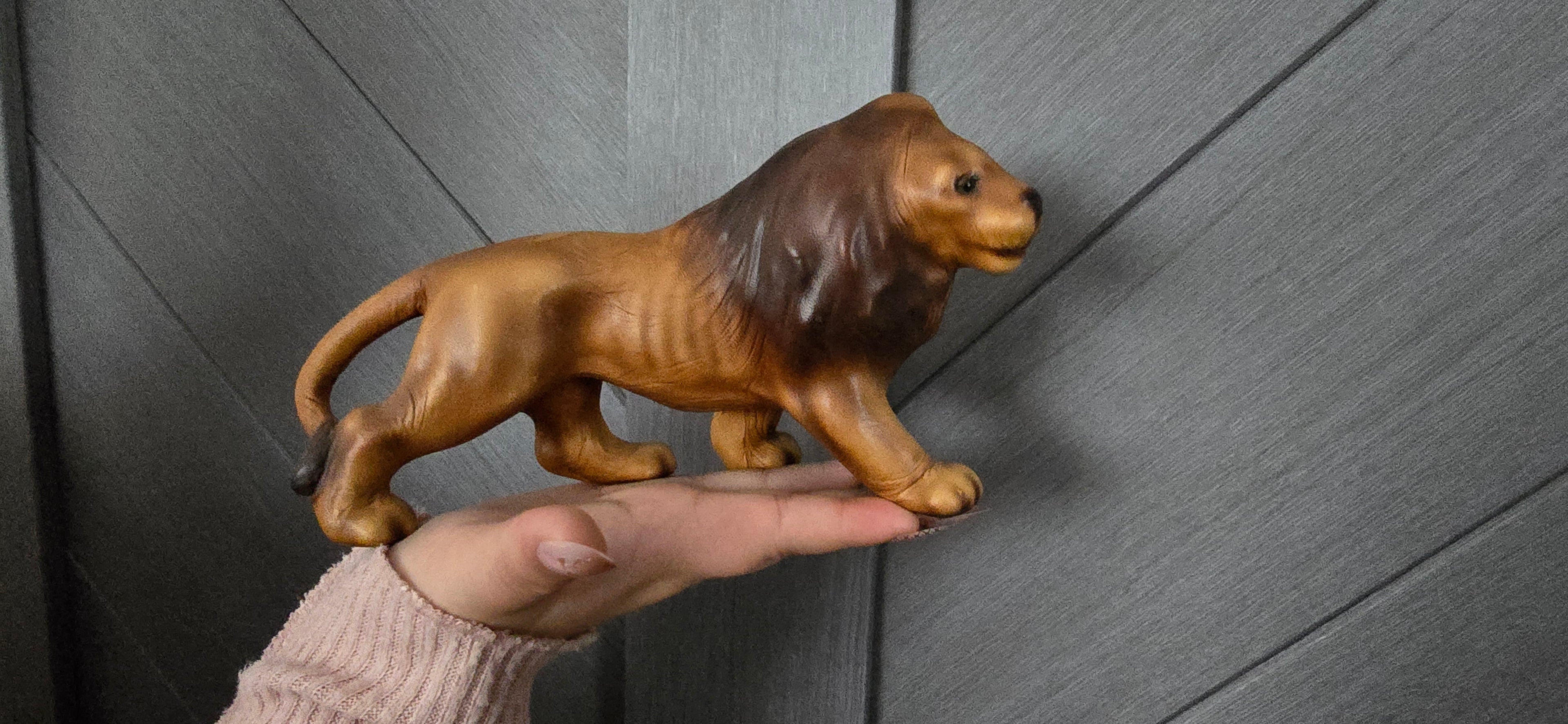Antique Wrapped Lion