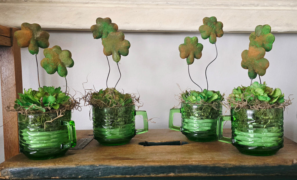 Prim-grunge French Clover Mugs