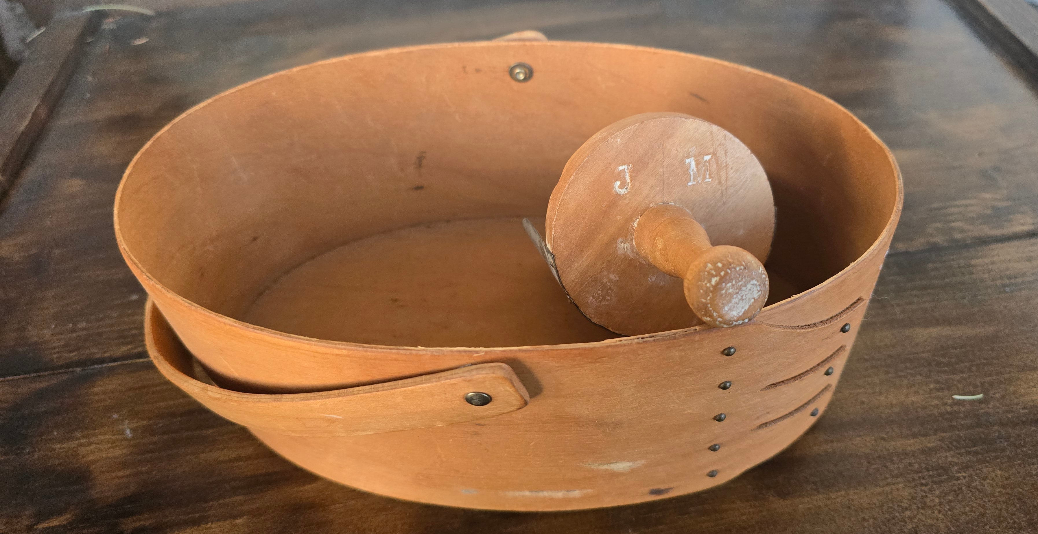 Three Finger Oval Shaker Box